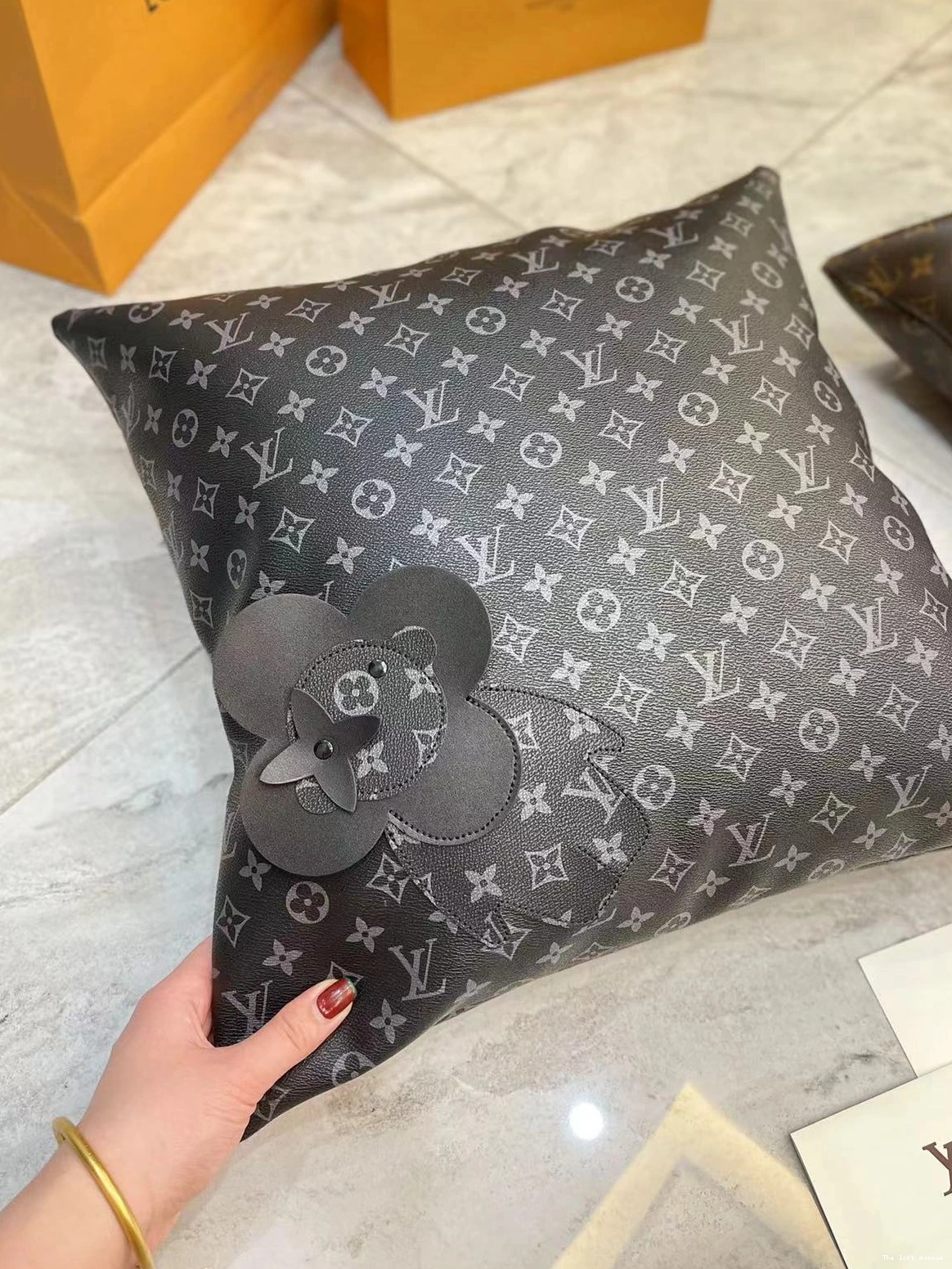 PILLOW LV VIVIENNE CUSTOM 0817